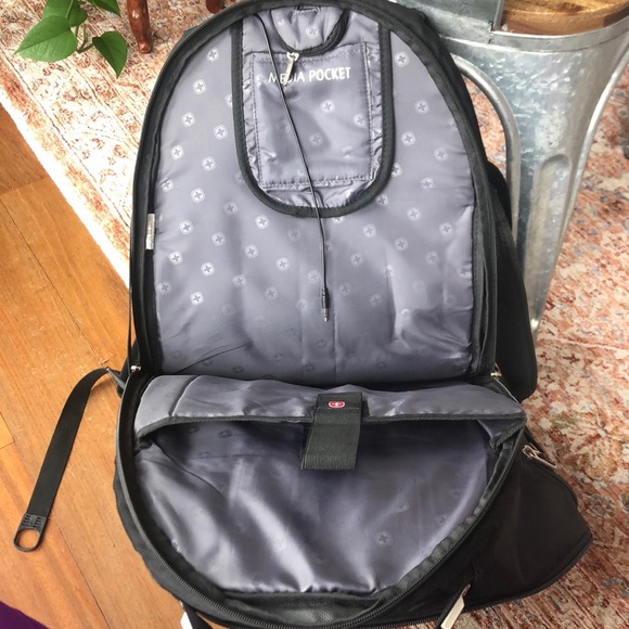 SwissGear Waterproof Black Backpack - Picture 6 of 7